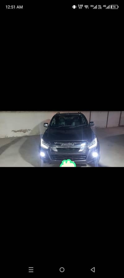 isuzu D-max vcross B2B orignal first owner .