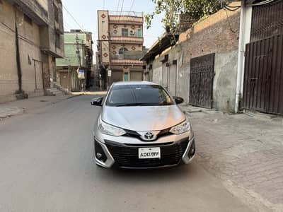 Toyota Yaris 1.5 silver color