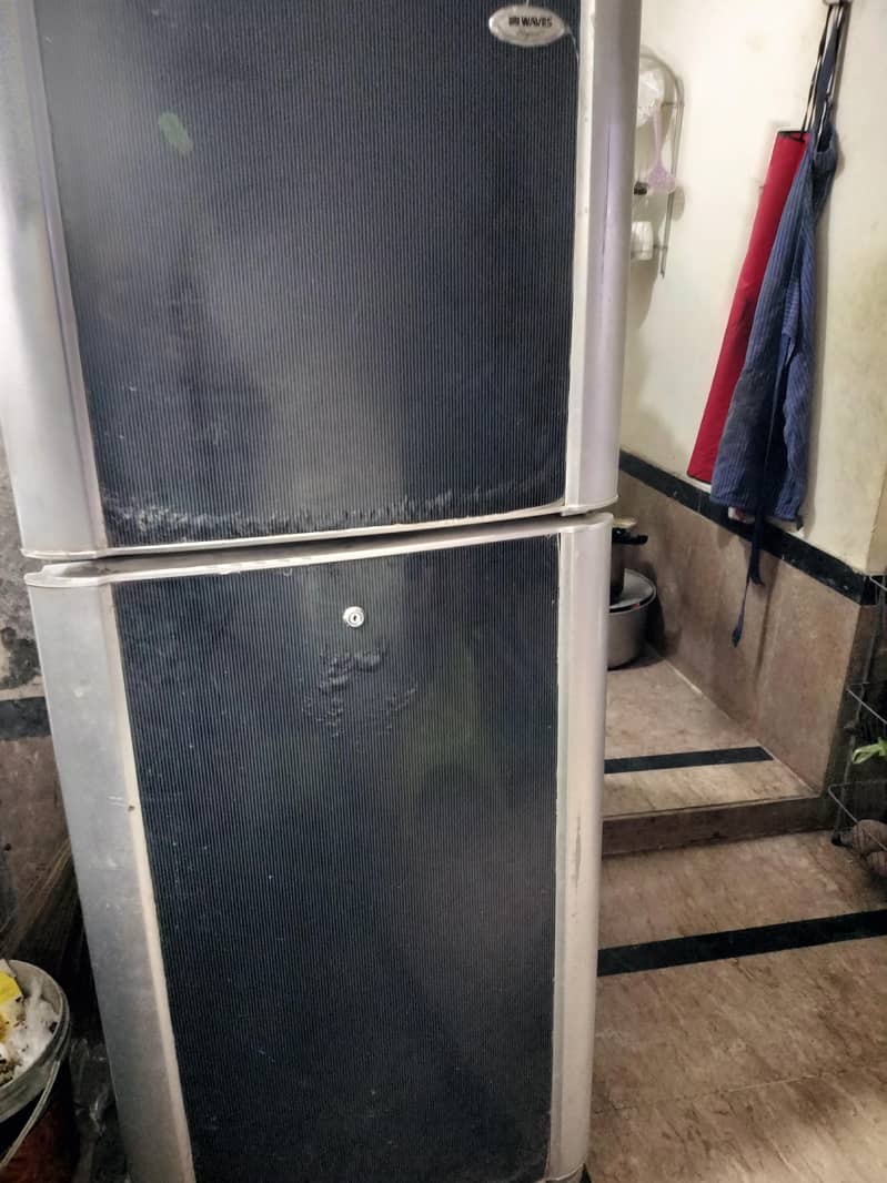 waves fridge 0