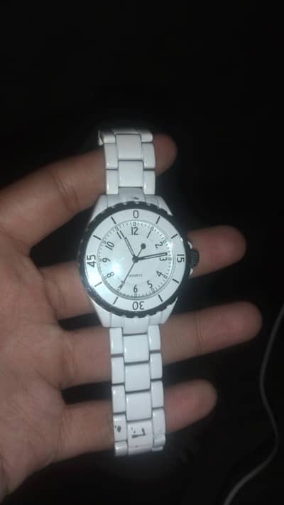 simple white colour watch