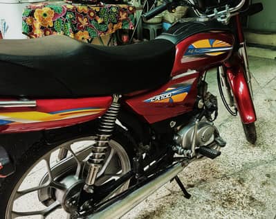 CROWN 100CC BIKE FOR SALE 6 MONTH USE ONLY NEW CONDITION.