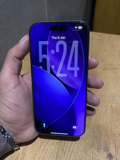 IPHONE 16 PRO (factory unlock)