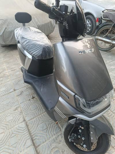Revo A12 Scooty