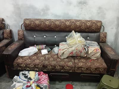 sofa set 2 3 1 bilkul ok hai bs paiso ki zarorat hai