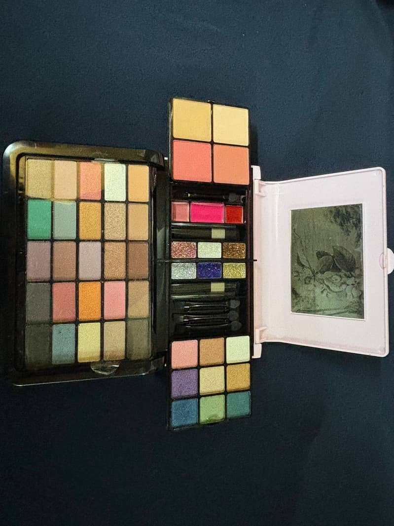 makeup kit 1