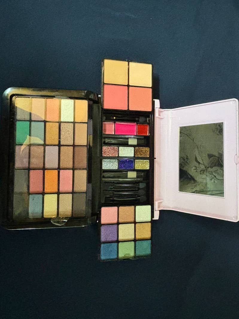 makeup kit 4