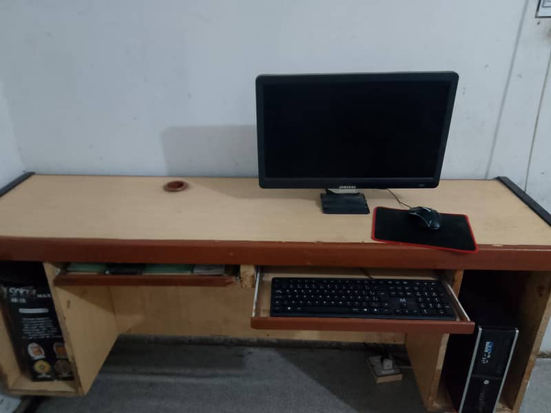 Computer Table 0