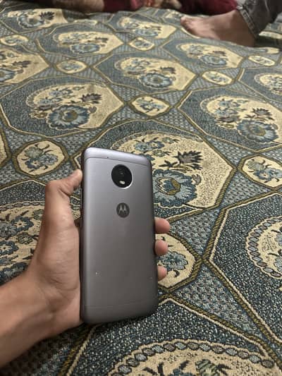 Moto E4 plus