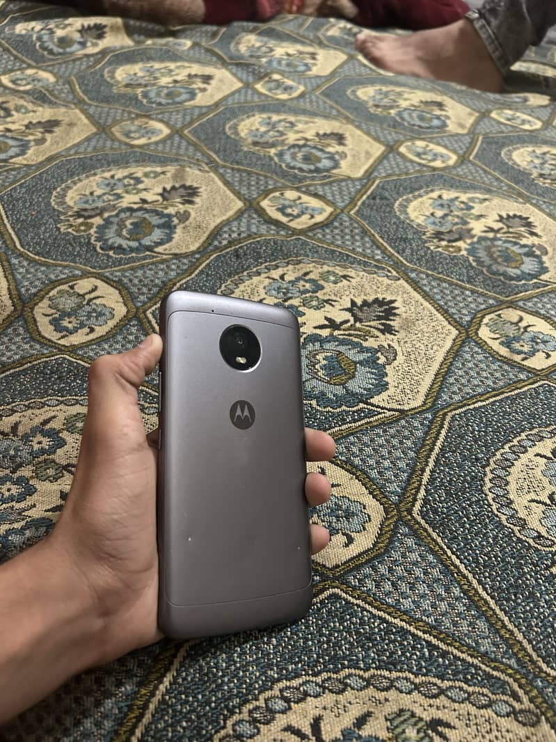 Moto E4 plus 0