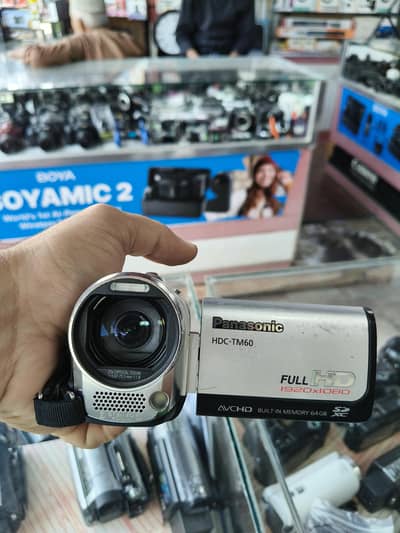Panasonic Tm-60 Full hd Camera 64gb built-in memory