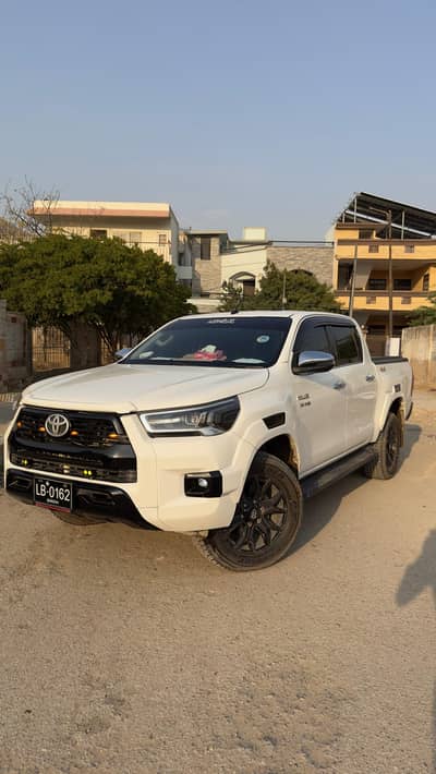 Toyota hilux revo v 2.8 automatic diesel