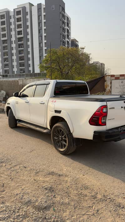 Toyota hilux revo v 2.8 automatic diesel