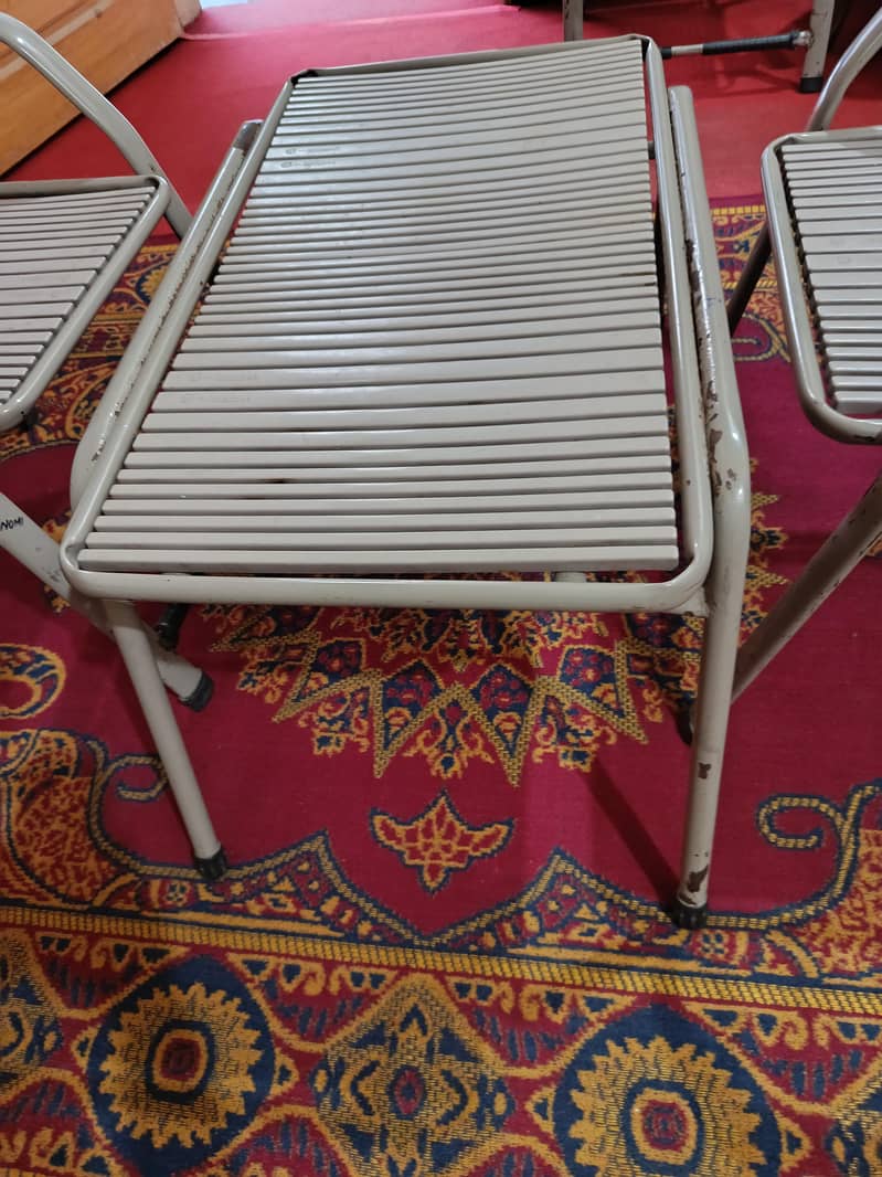 Chairs With Table 2