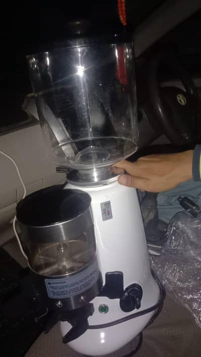 cofee grinder for sale. in reasonable price. bilkul new hI.