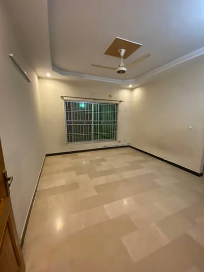 14 Marla Upper Portion With All Basic Necessities