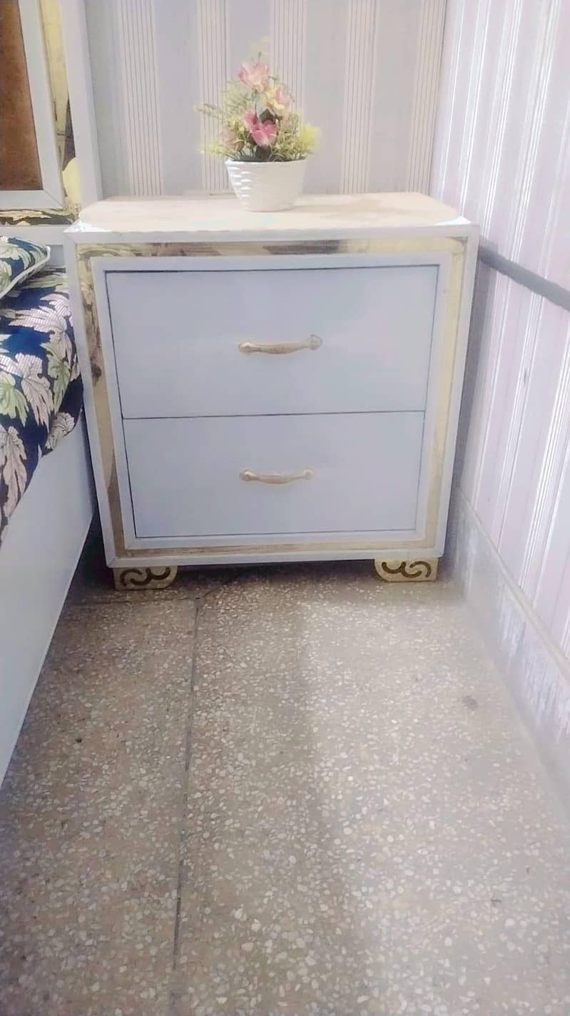 Double bed with 2 side table 2