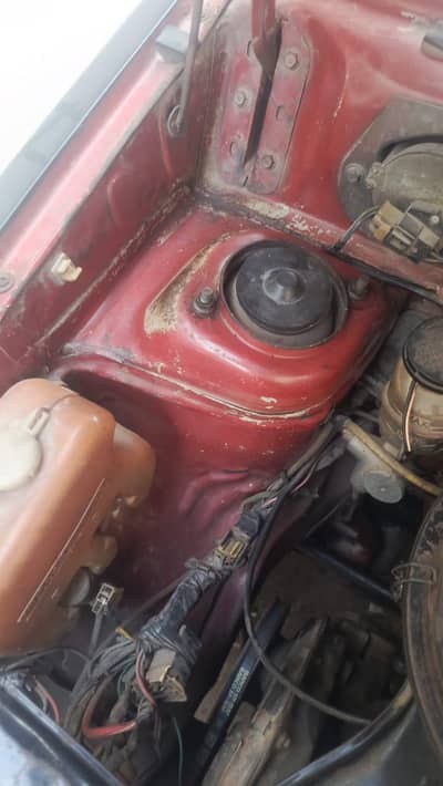 I am selling the mehran car 1998 model phone number 03105858850