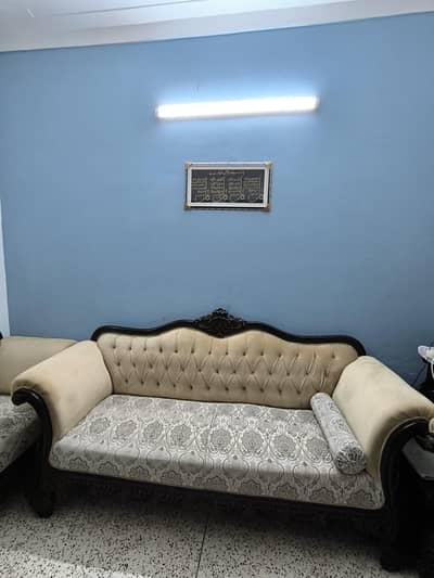 URGENT SALE – 7 Seater Full Chinioti Design Sofa Set