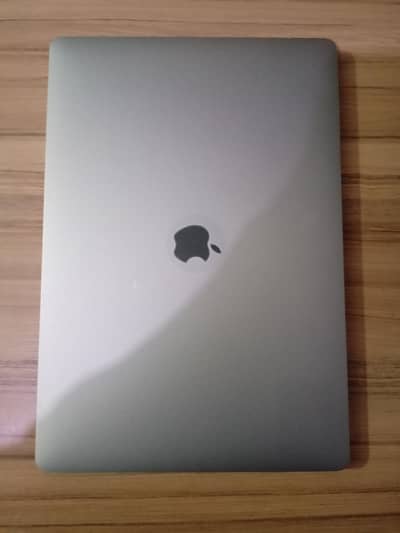 MacBook pro 2019 16" screen, 32 GB RAM, 512 ROM, Battery timing 2-3 hr