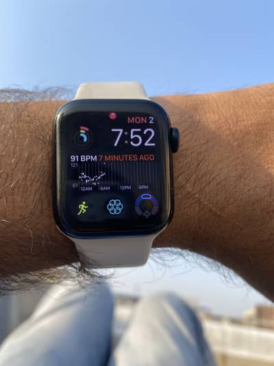 Apple Watch SE 2 40mm Cellular + GPS 32Gb with geniune charger