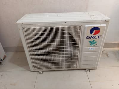GREE 2 Ton Inverter AC for Sale – Excellent Condition