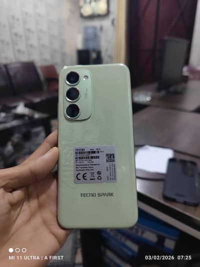 Tecno spark 40 pro plus 8 256 11 month worrnty available  hai