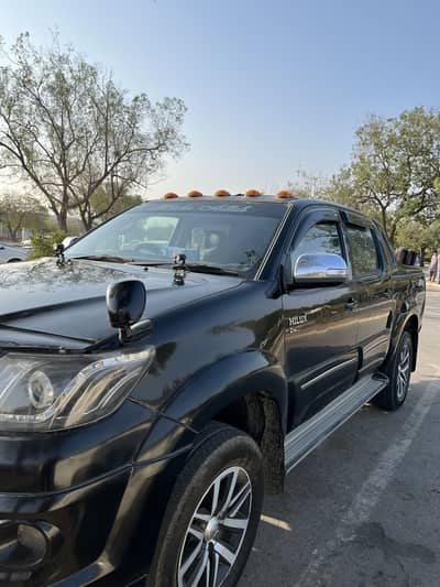 Toyota hilux vigo champ g automatic