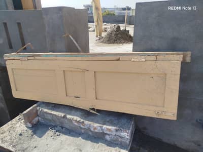 2 window ,4 wood door