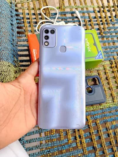 infinix Hot 10 play memory 4 GB /64 GB complete box