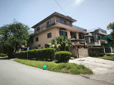 14 Marla (40*80) Corner House For Sale in G-9/1 Islamabad.