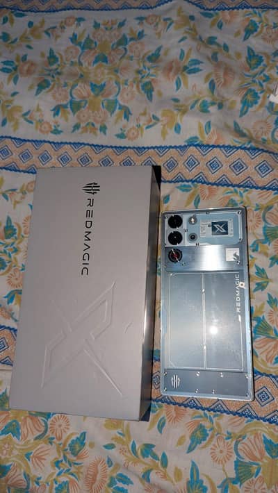 Red Magic 10 Pro  16 + 12 RAM 512 Memory