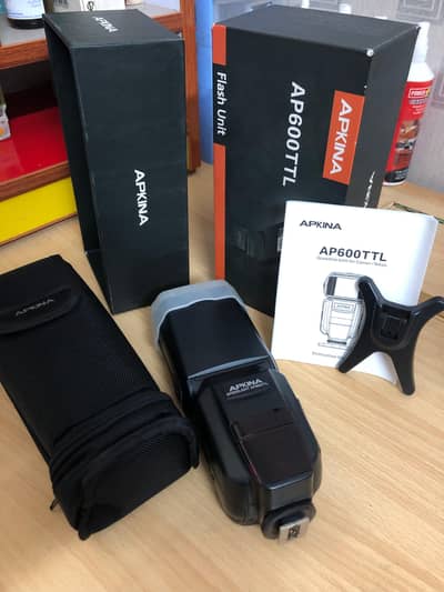 Apkina AP600 TTL Flash for both Canon and Nikon