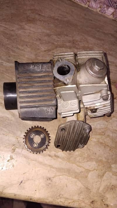 HONDA 2006 TANK AND Head Cylinder
