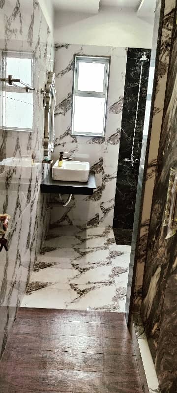 10 marla brand new house for rent in paragon city barki road lhr.  5 bed 6 bath  2 kitchen 2 tv launch  ideal location  freezer. owan.