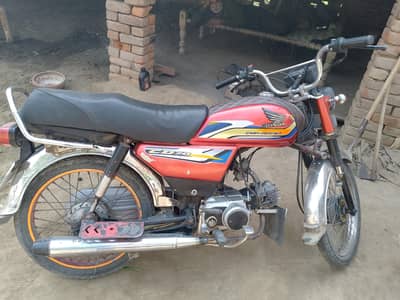 Honda CD70 conditio 7/10 full hy koi malsla ni hy