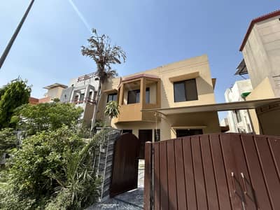 10 Marla House For Sale In Paragon With Gas In Main Block