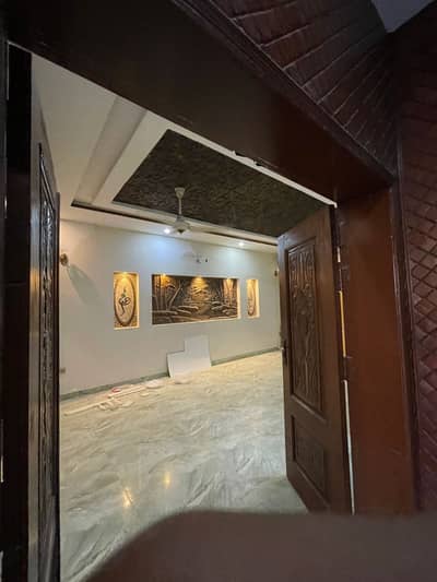 10 Marla House For Rent In Paragon City With Gas