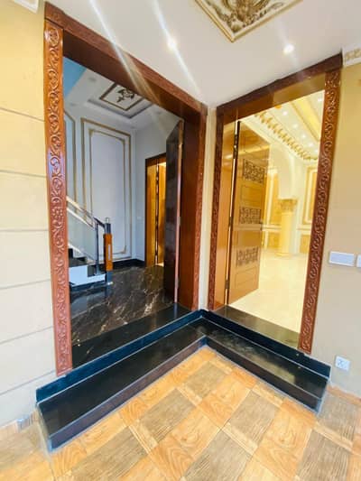 10 Marla Double Storwy House For Rent