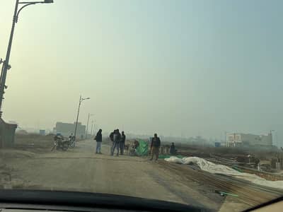 Z1-241 kanal plot near park & main road