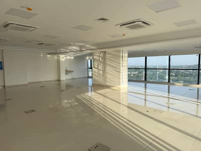 Brand New Building 900 Sqft Commercial Space Available On Rent Located In Blue Area High Rise Tower