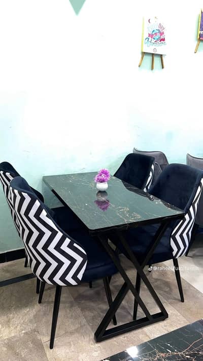 Dining Table//Solid Wooden Dining table//4,6 To 8 Dining Table