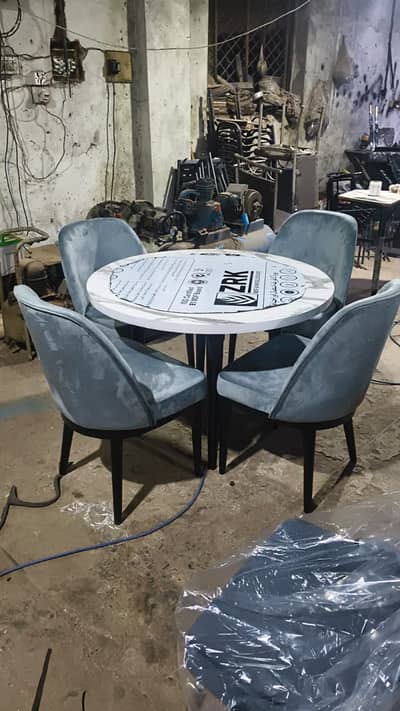 Dining Table//Solid Wooden Dining table//4,6 To 8 Dining Table