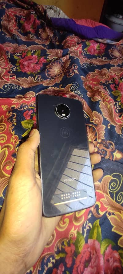 Moto z4 4/128gb