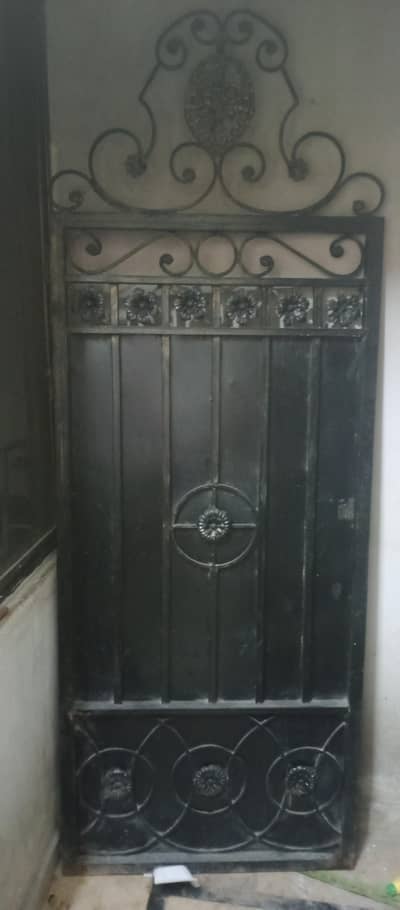 main gate 3.5 x 7 feet