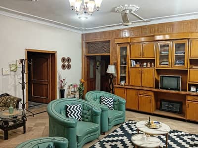 6 Beds Triple Storey House Is Available For Sale