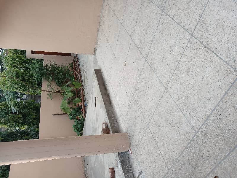 5 Beds Attached Baths 1