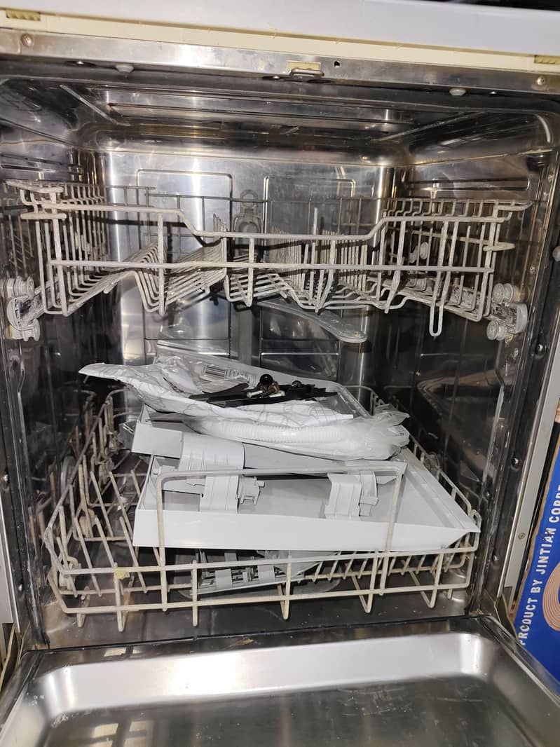 Dishwasher whirlpool 1