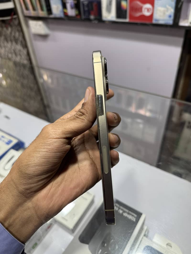 Apple iPhone 14 Pro Max 1