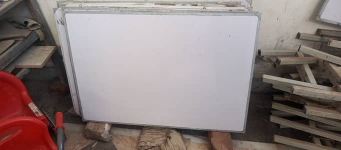 12 white boards with their stands for sale