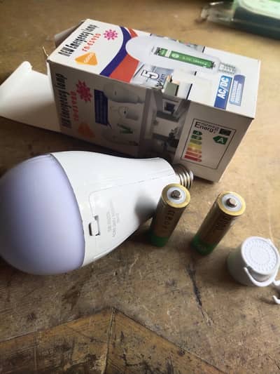 rechargeable bulb with 2 batteries